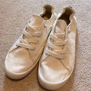 Madden girl slip on sneakers white size 9